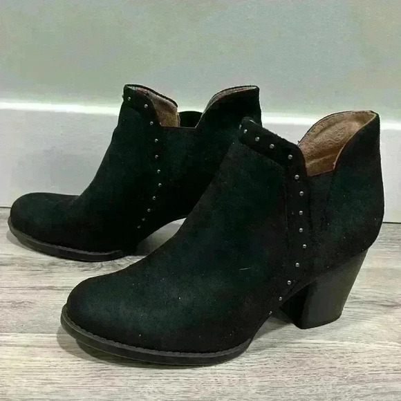 Naturalizer Soul Faux Suede Black Studded Booties Heeled Ankle Boots Size 7W - Picture 6 of 8